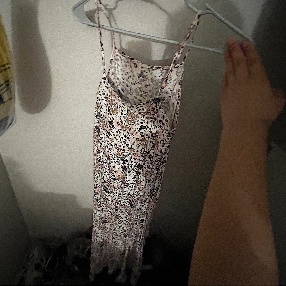 I am selling this beautiful sun dress in the size XL (14/16) it is used once